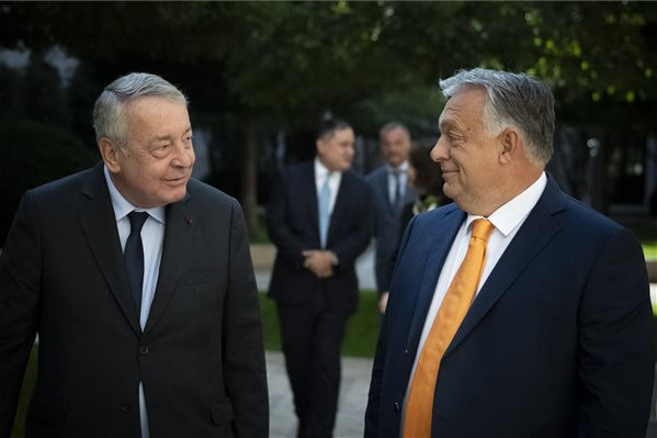 Fotó: MTI/Miniszterelnöki Sajtóiroda/Benko Vivien Cher Orbán Viktor a francia Veolia vállalat vezetőjével tárgyalt