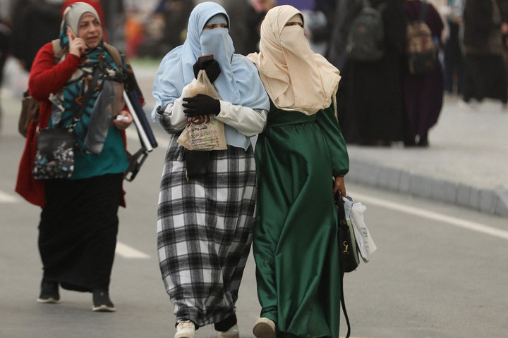 Egyiptomban betiltották az arcot eltakaró ruhadarabok viselését az iskolákban