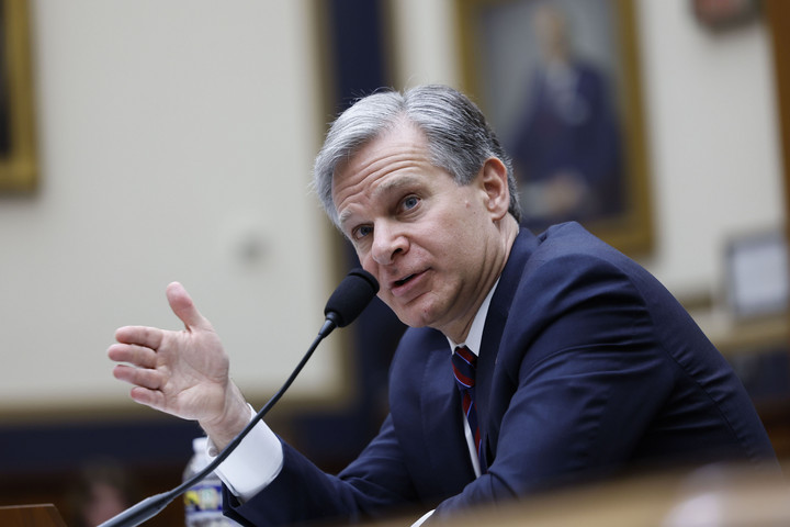 Továbbra is túl sok az orosz kém Amerikában, figyelmeztet az FBI igazgatója