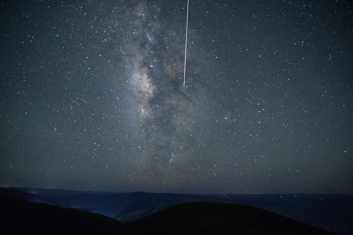 Fotó: NorthFoto Olyan erővel csapódott be egy meteorit, hogy szó szerint kettészakított egy hegyet