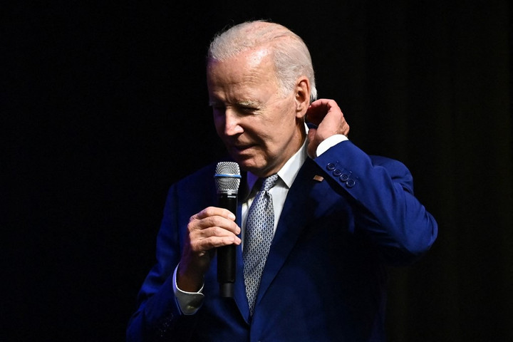 Joe Biden ismét furcsán viselkedett egy kislánnyal + VIDEÓ