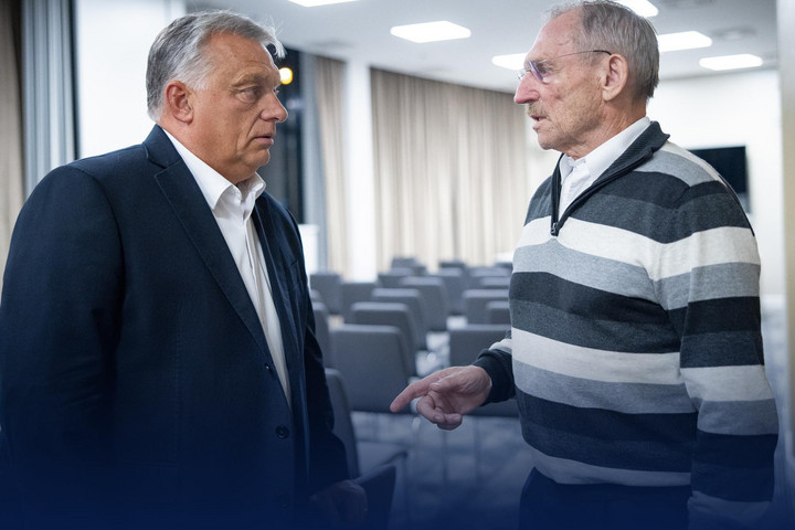 Fotó: Facebook.com/orbanviktor Orbán Viktor és a Fidesz-frakció Esztergomban emlékezett meg a tragédia áldozatairól