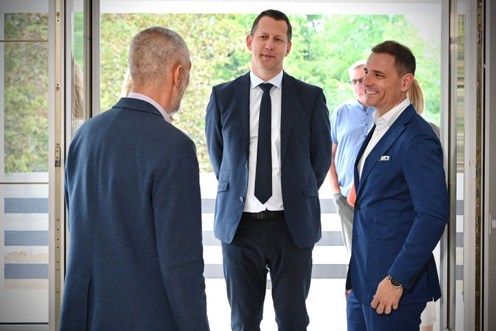 Fotó: Facebook/Tuzson Bence Tuzson: A legfontosabb az, amikor az embertársainknak tudunk segíteni