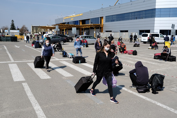 Magyar nyelvű tájékoztató feliratokat kér az RMDSZ a kolozsvári repülőtérre