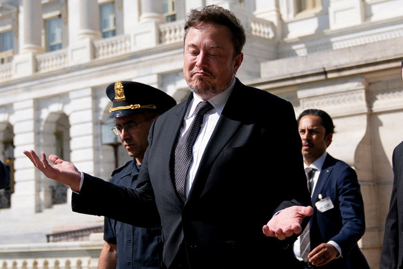Mémmel trollkodta meg Elon Musk az ukrán elnököt