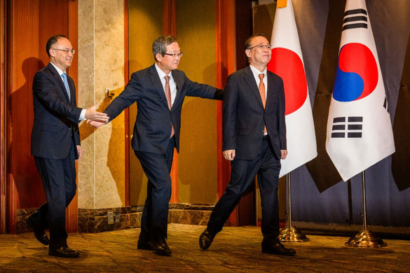 Dél-Korea javaslatot tett egy dél-koreai–japán–kínai külügyminiszteri csúcstalálkozóra
