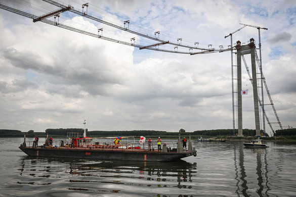 Puszta kézzel szét lehet csavarozni az újonnan átadott román Duna-hidat