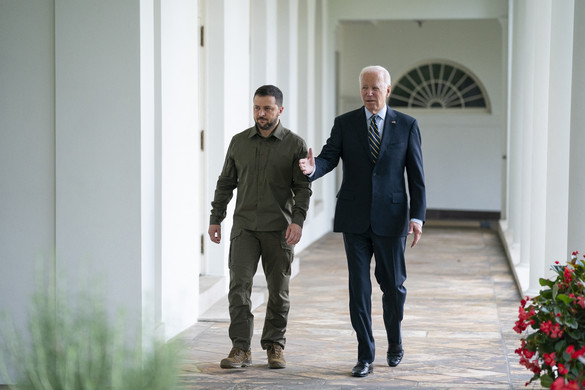 Biden a támogatások zavartalan folyósítását követeli Ukrajnának