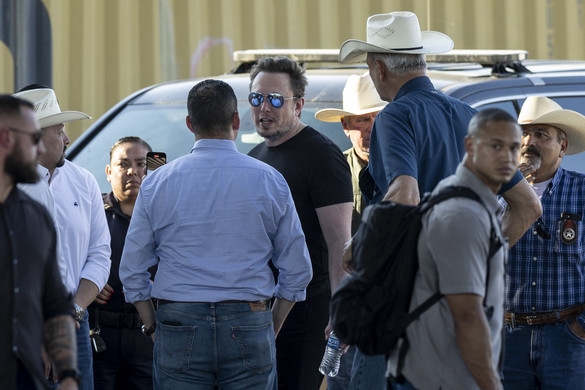 Elon Musk a mexikói határról jelentkezett be