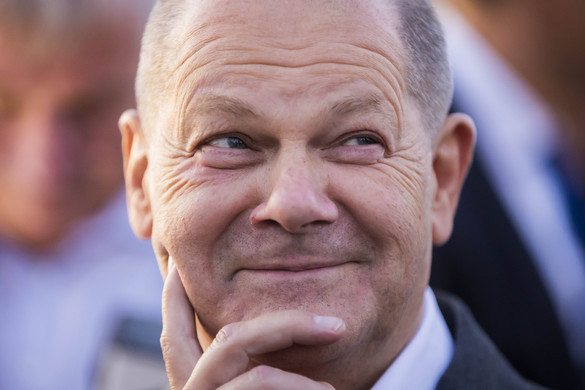 Scholz bírálta az Economist címlapját, amelyen a beteg német gazdaság látható
