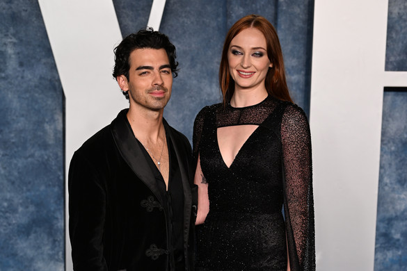Elválik a Trónok harca sztárja a Jonas Brothers énekesétől