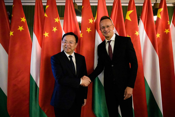 Szijjártó Péter: Magyarország éllovasa az Európa jövőjét meghatározó autóipari átalakulásnak