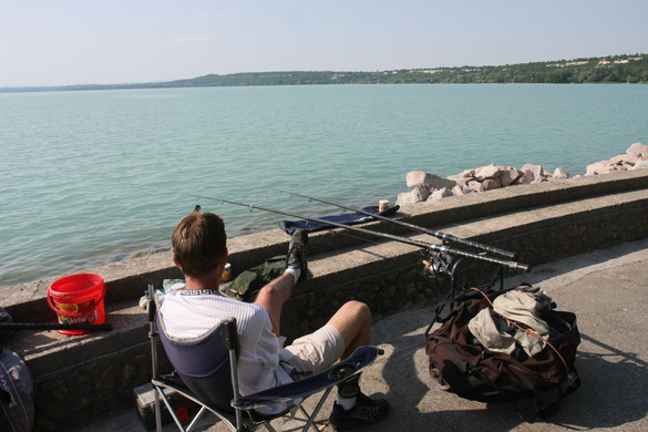 Ismét horribilis büntetést kapott a notórius szabályszegő horgász a Balatonon