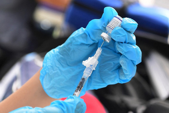 Az amerikai járványügyi hatóság határozottan ajánlja a frissített vakcinák felvételét