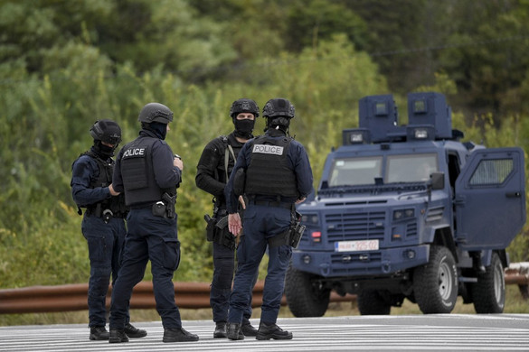 Fegyvereket találtak a koszovói lövöldözés helyszínén a rendőrök