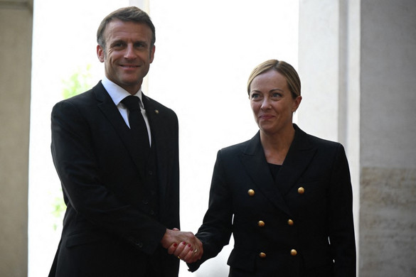 Meloni és Macron a migrációról egyeztetett