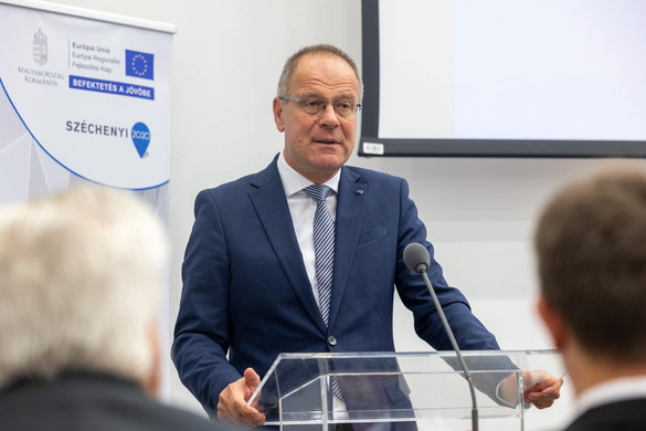 Navracsics Tibor: Egy közösséget alkot a Pannon Egyetem és Veszprém