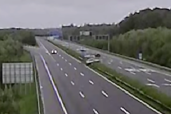 Elvesztette uralmát az autó felett, átrepült a másik sávba az M7-esen + VIDEÓ