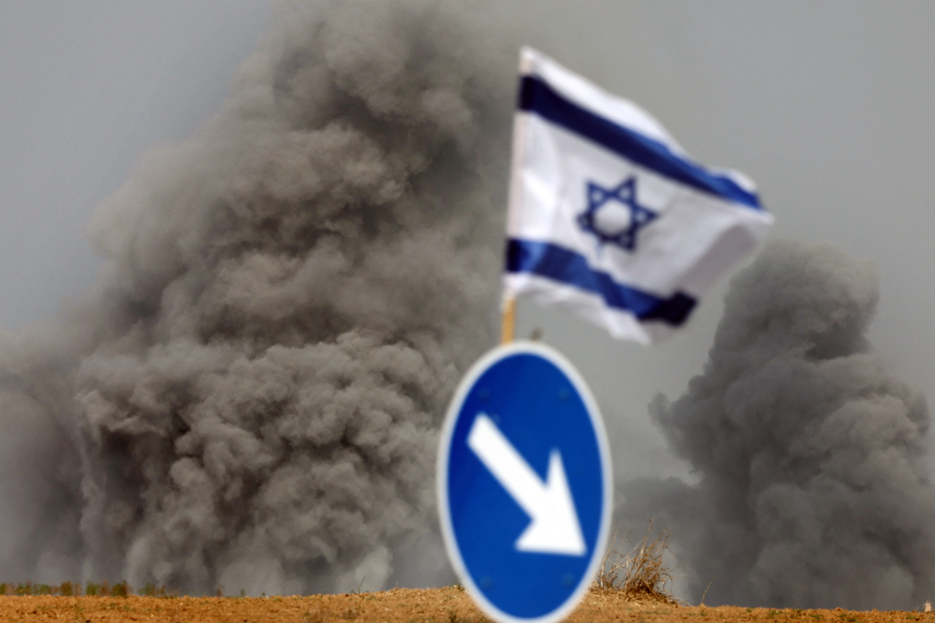Légicsapásokkal folytatta Izrael éjjel az iszlamista terroristák elleni háborút