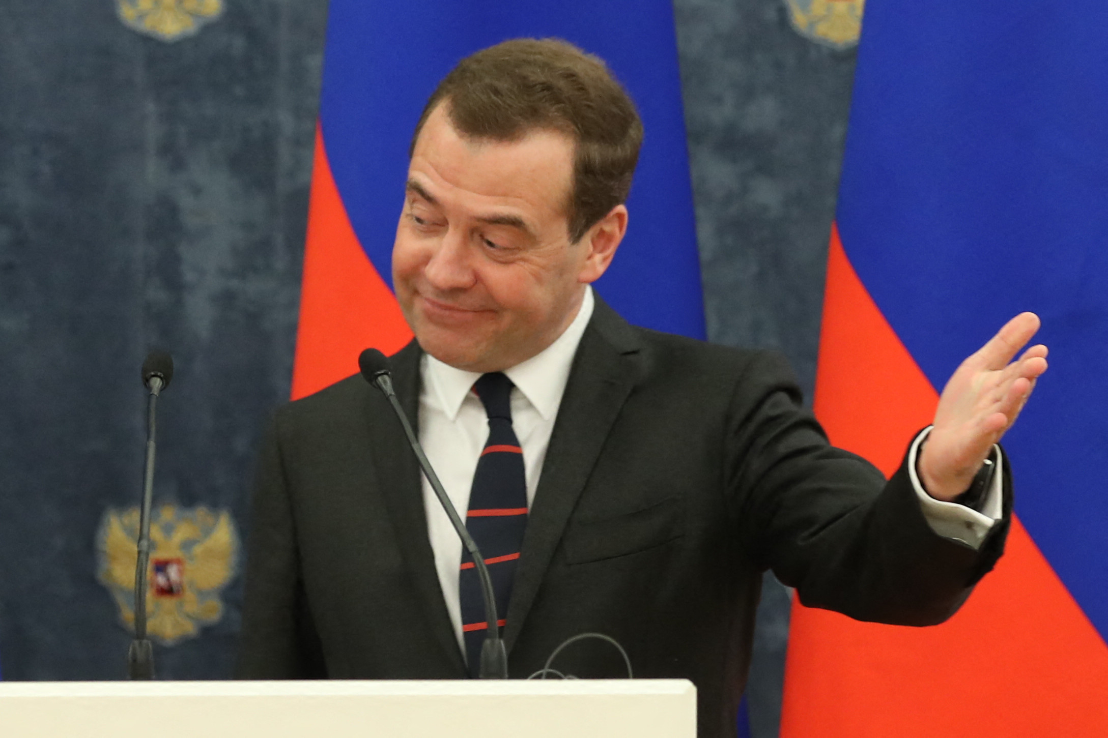 Medvegyev: Az Egyesült Államok könnyen leírja a kegyenceit