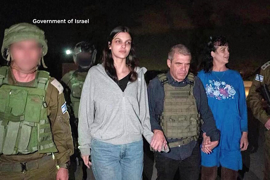 Fotó: AFP/Government of Israel A a Hamász egy ismeretlen helyen szabadon engedte 2023. október 20-án Natalie Shoshana Raanan és Judith Tai Raanan amerikai foglyot, akiket október 7-én az Izraelben elkövetett brutális merényletek során raboltak el, és jelezték, hogy további túszok szabadon engedéséről folynak tárgyalások