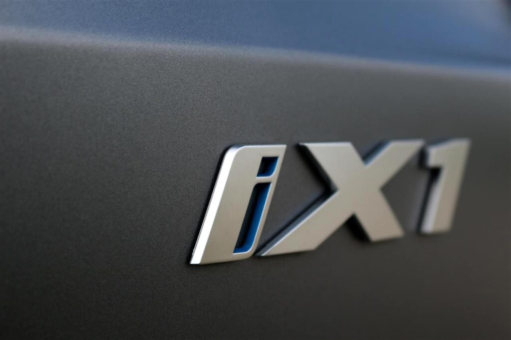 Fotó: SportVerda BMW iX1 típusjelzés
