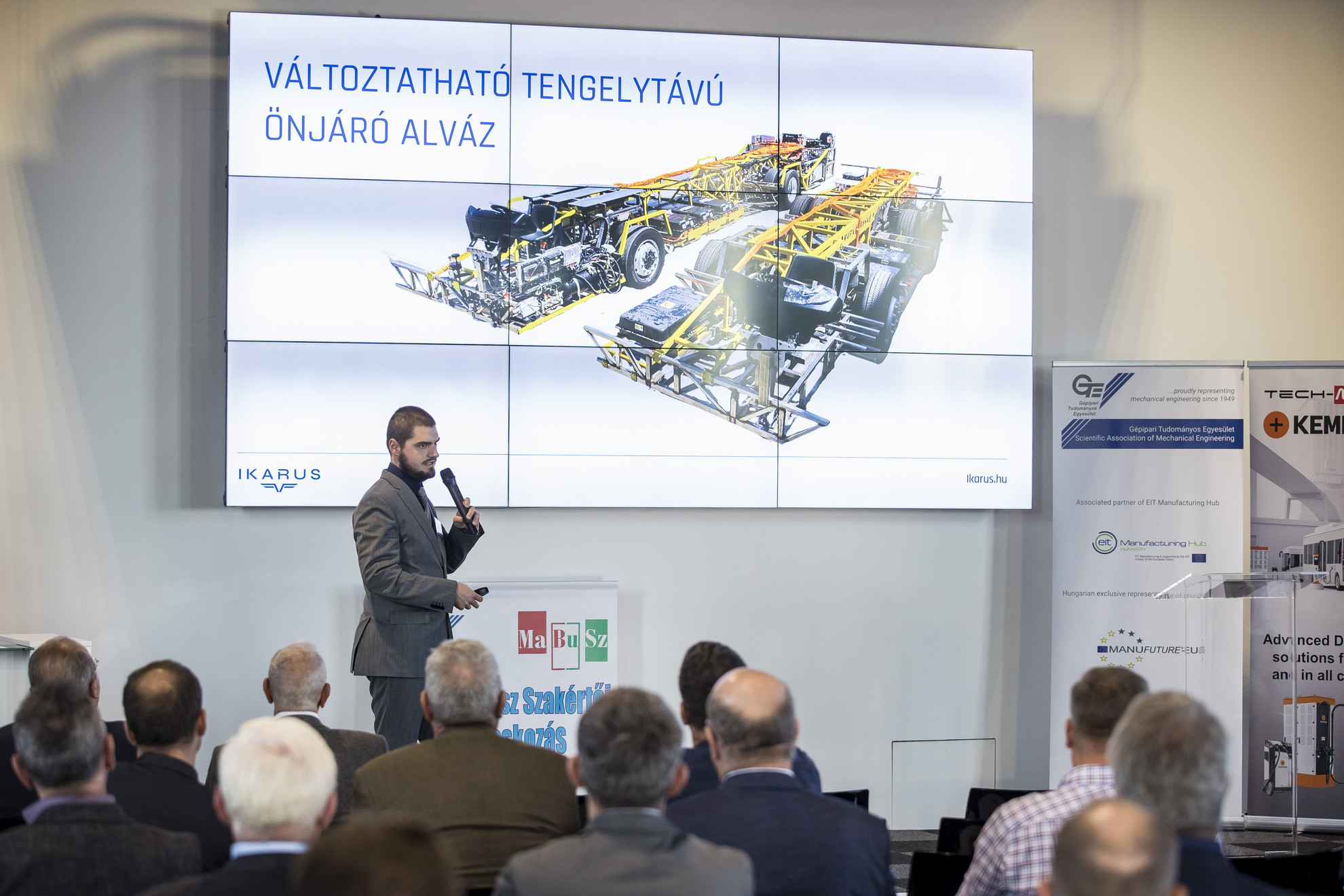 Az Ikarus Electric Zrt. vezérigazgatója és az új alvázak