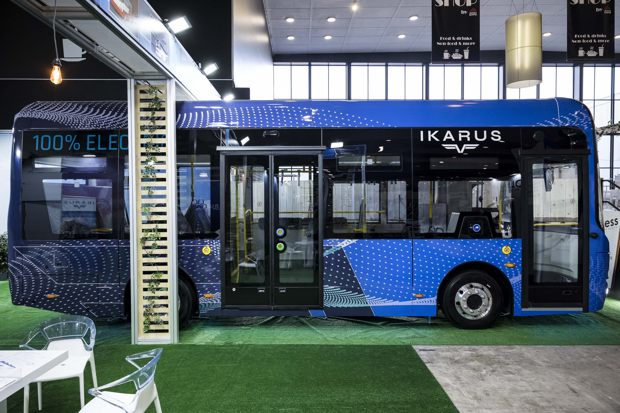 Az Ikarus 80e midibusz Brüsszelben