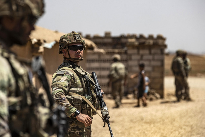 Fotó: AFP/Delil Souleiman Irán-barát milíciákat támadtak amerikai erők Szíriában