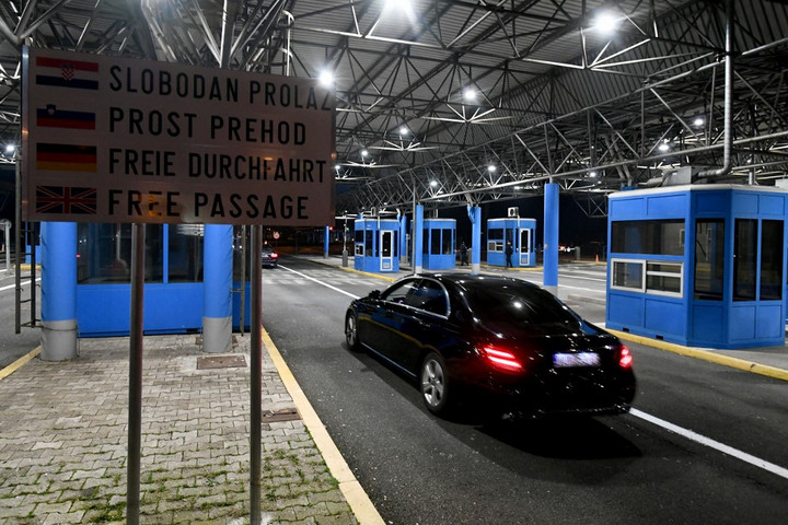 Fotó: AFP/Denis Lovrovic Szlovénia is felfüggeszti a schengeni egyezményt