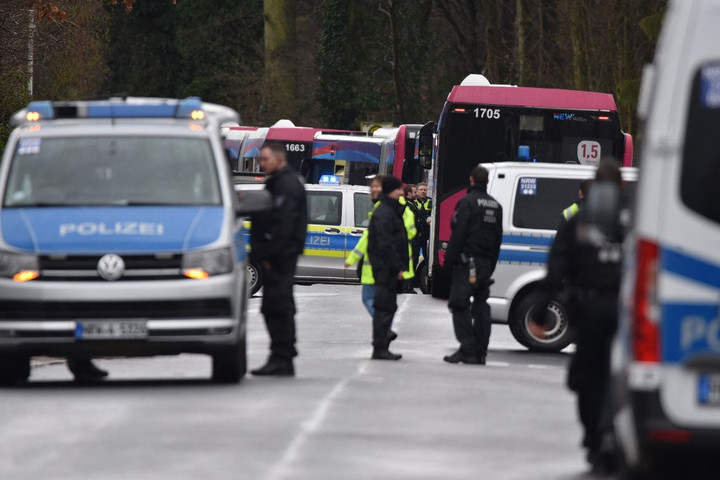 Fotó: AFP/DPA Picture-Alliance/Alexander Forstreuter Németországban egymást érik a bombariadók
