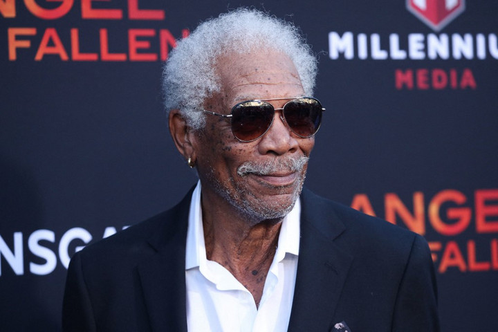 Ezért visel fülbevalót Morgan Freeman