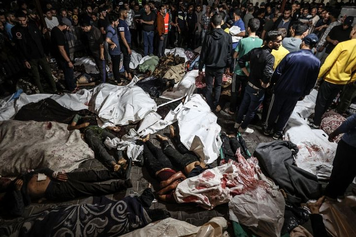 Fotó: Anadolu Agency via AFP/Ali Jadallah Tragédia: Gázában több százan haltak meg egy kórházi robbanásban