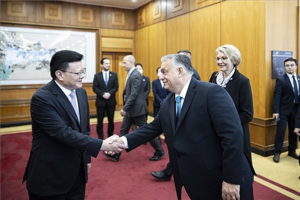 "Kína Szilícium-völgyében" tárgyal Orbán Viktor