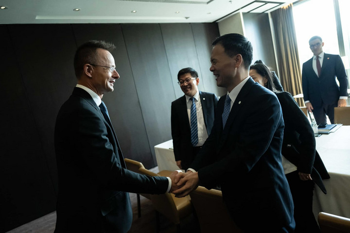 Fotó: Facebook/Szijjártó Péter „Ha egy kínai beruházás Európába megy, akkor az nagy valószínűséggel Magyarországra megy!”