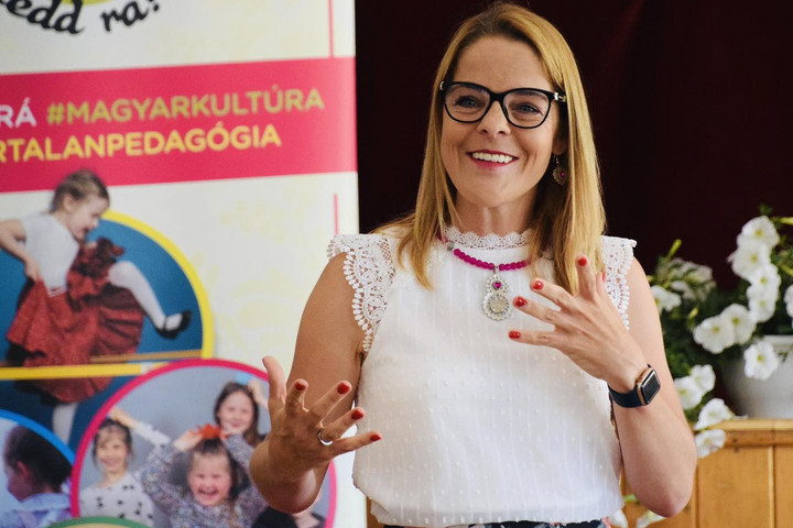 Fotó: Facebook/Balatoni Kata Balatoni Katalin: A nemzeti nevelés fontos eleme a népi játék