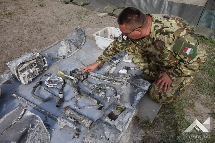 Fotó: Facebook/Magyar Honvédség Felszínre hozták a Balatonba zuhant Messerschmitt fegyverzetét