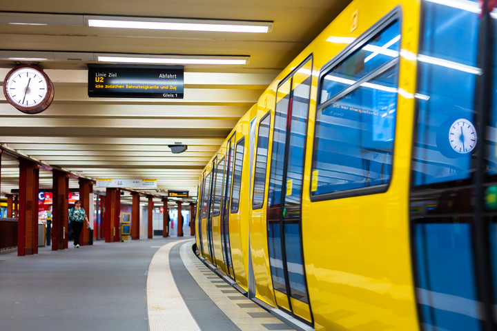 Berlinben ezt történik a tömegközlekedési eszközökön talált holmikkal