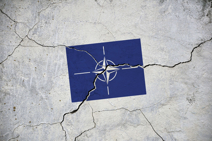 Fotó: NorthFoto Az EU és NATO ellen tüntettek Párizsban