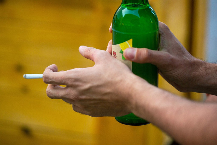 A férfiak alkoholfogyasztása is károsíthatja a születendő babát
