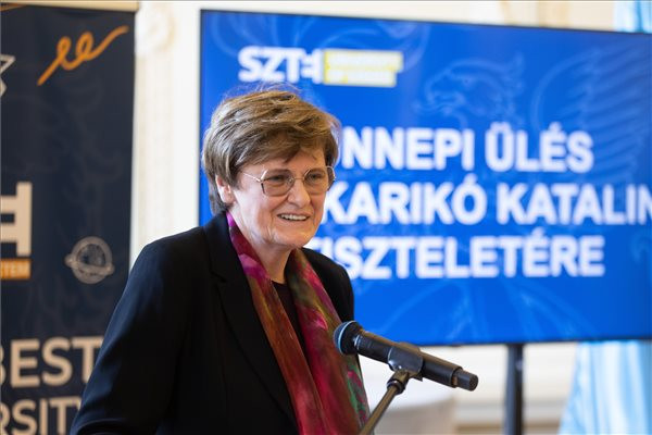 Fotó: MTI/Rosta Tibor Karikó Katalint köszöntötték Szegeden
