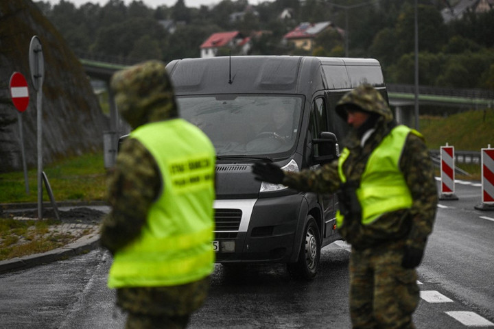 Lengyelország november 2-ig meghosszabbítja az ellenőrzést a szlovák határon