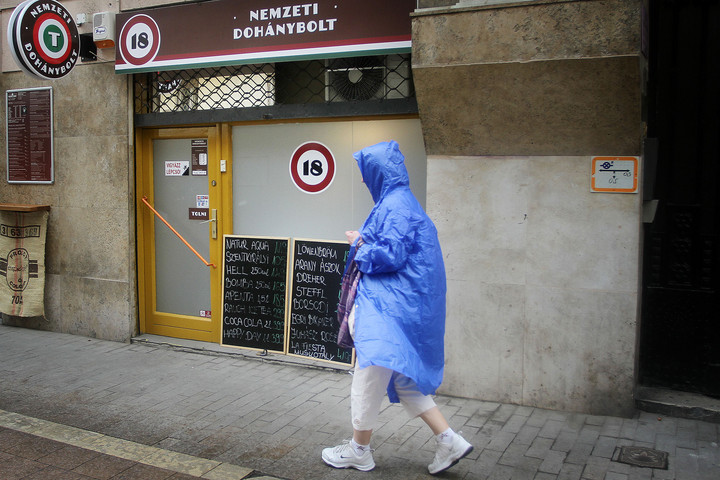 Fotó: MH archív/Kövesdi Andrea Lőfegyvernek látszó tárggyal rabolt ki egy trafikot