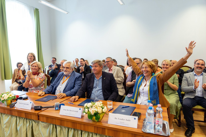 Fotó: MTI/Rosta Tibor Gratuláló könyvben köszönthetik a szegediek Karikó Katalint