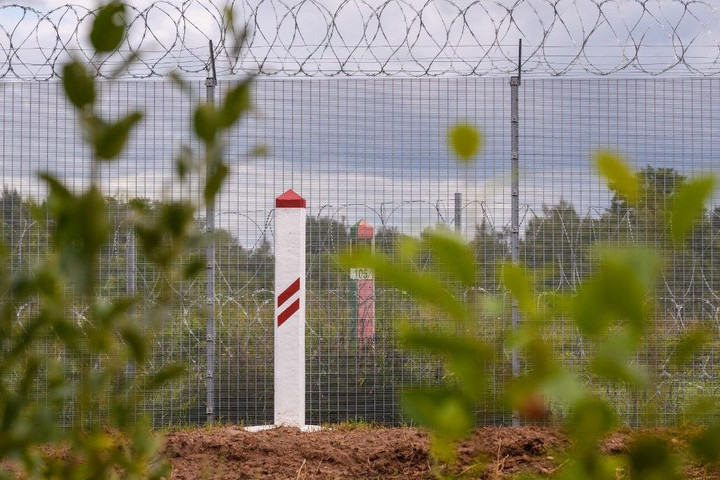 Fotó: AFP/Gints Ivuskans Panaszkodik a lett határőrség