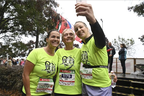 Fotó: MTI/Koszticsák Szilárd Novák Katalin elindította a Spar Budapest Maratont