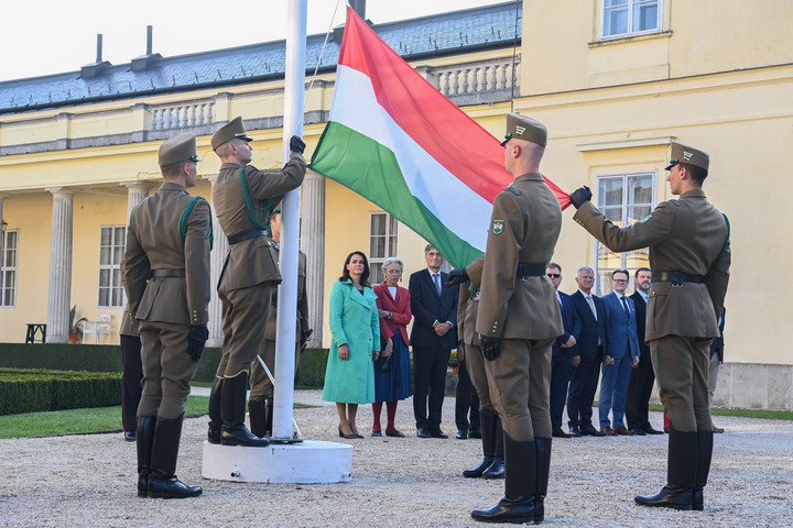 Fotó: MTI/Máthé Zoltán Novák Katalin köztársasági elnök Fejér vármegye vezető politikusaival egyeztetett