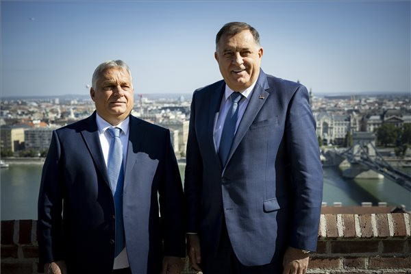 Fotó: MTI/Miniszterelnöki Sajtóiroda/Fischer Zoltán Orbán Viktor a boszniai szerb elnökkel tárgyalt