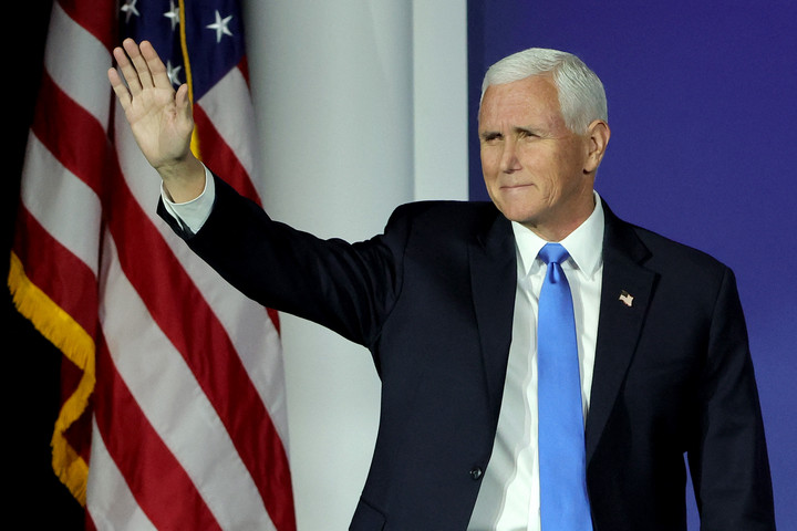 Fotó: AFP/Getty Images North America/Ethan Miller Kiszállt a republikánus elnökségért zajló versenyből Mike Pence volt alelnök