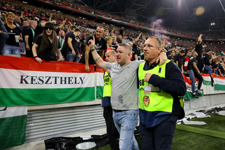 Fotó: MH/Purger Tamás Négy konzul segíti a szurkolókat Szófiában